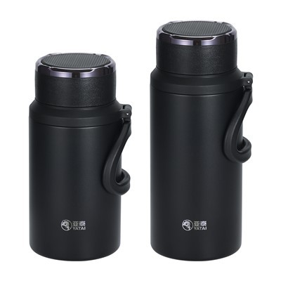 Manejar la botella de agua deportiva