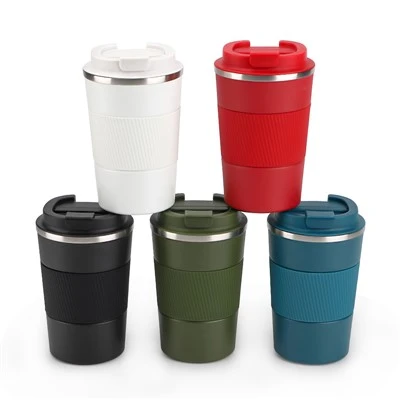 Taza de café de acero inoxidable aislado